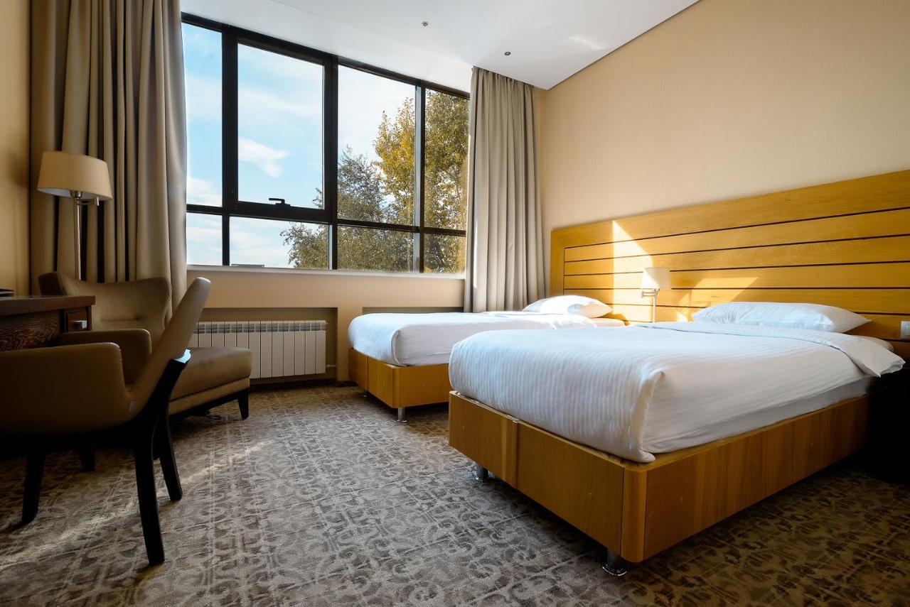 Cosmonaut Hotel Karagandy Buitenkant foto