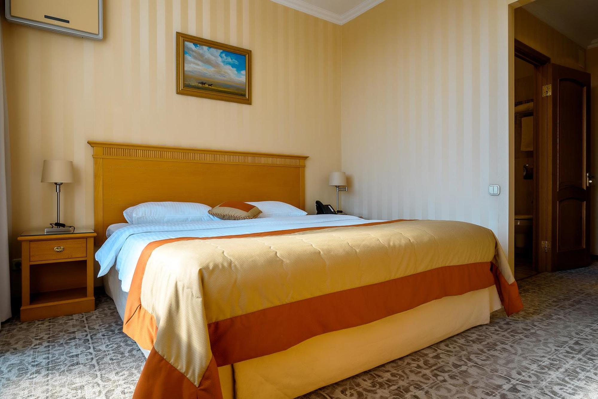 Cosmonaut Hotel Karagandy Buitenkant foto