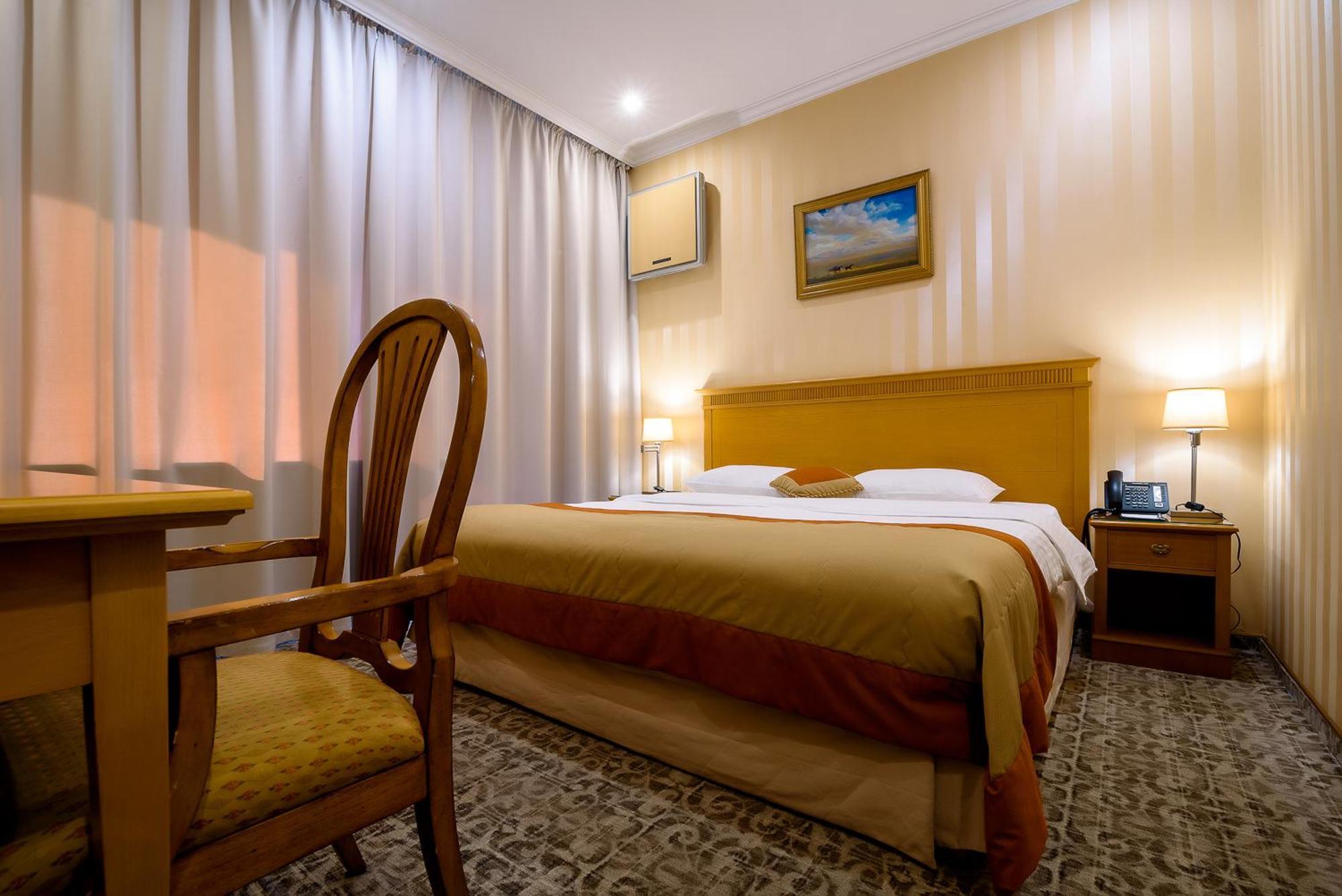 Cosmonaut Hotel Karagandy Buitenkant foto